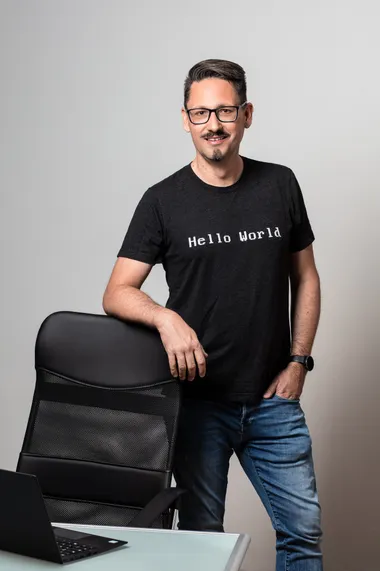 Markus Strobl im Hello World T-Shirt
